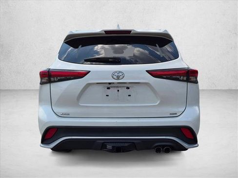 Used 2021 Toyota Highlander XSE FWD image 6