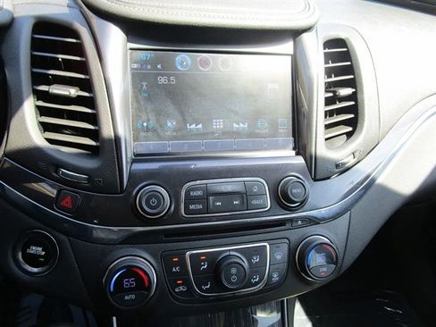 Used 2019 Chevrolet Impala Premier w/ Premier Convenience Package FWD image 13