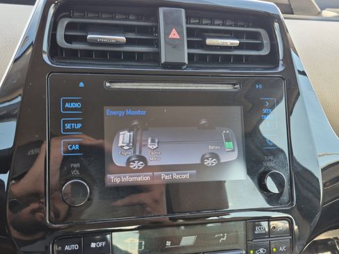 Used 2016 Toyota Prius Two FWD image 13