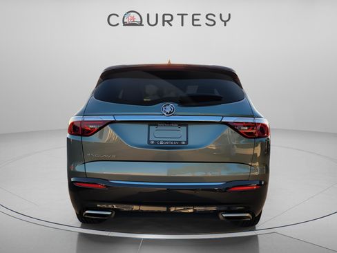 Used 2023 Buick Enclave Essence image 4