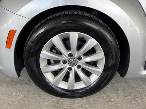 Used 2016 Volkswagen Beetle 1.8T S FWD image 23