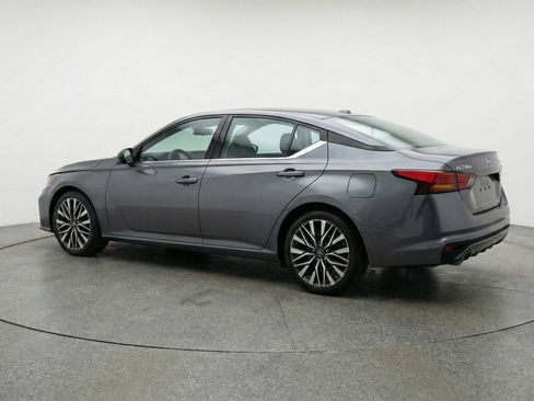 Used 2025 Nissan Altima 2.5 SV image 6