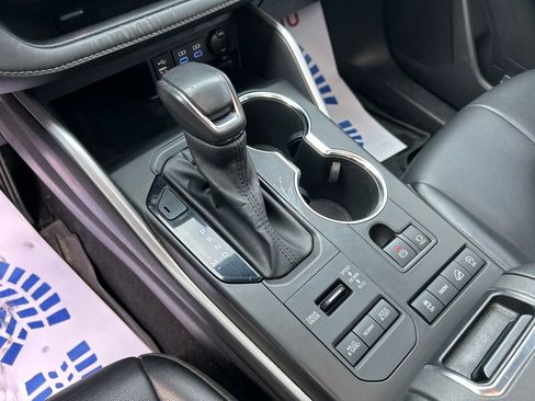 Used 2022 Toyota Highlander XLE image 23