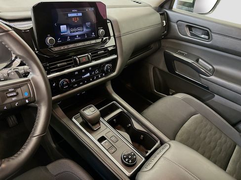 Used 2025 Nissan Pathfinder SV AWD/4WD image 25