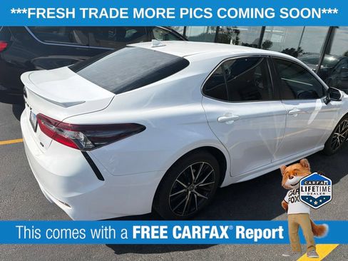 Used 2021 Toyota Camry SE FWD image 4