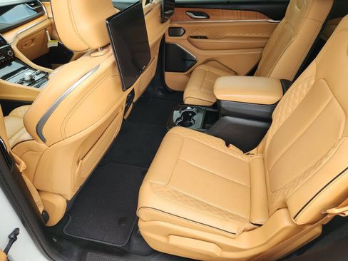 Used 2023 Jeep Grand Cherokee L Summit AWD/4WD image 27