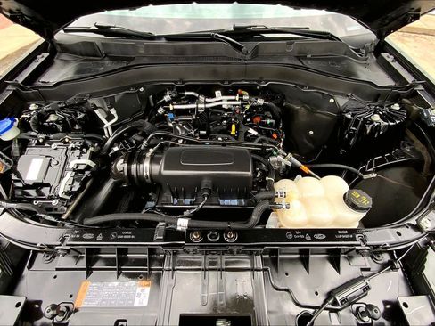 Used 2024 Ford Explorer XLT RWD image 32