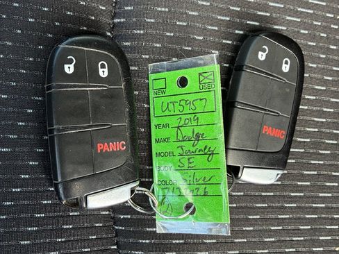 Used 2019 Dodge Journey SE w/ Connectivity Group FWD image 13