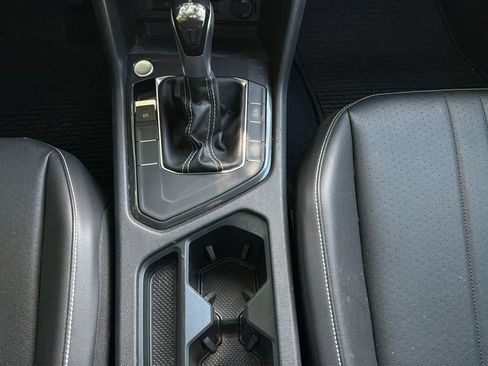 Certified 2022 Volkswagen Tiguan SE FWD image 19