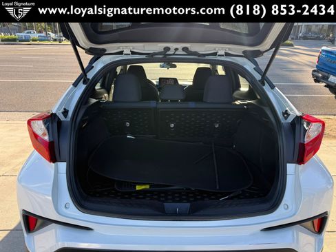 Used 2020 Toyota C-HR XLE FWD image 9