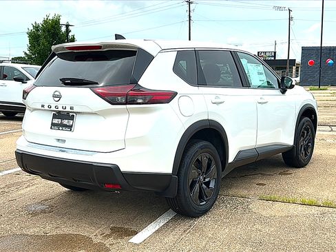 New 2026 Nissan Rogue SV FWD image 8