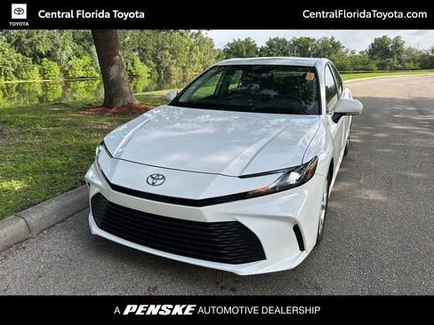 Used 2025 Toyota Camry LE w/ Convenience Package FWD image 1