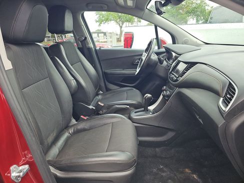 Used 2022 Chevrolet Trax LT w/ Driver Confidence Package image 11