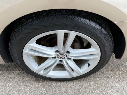 Used 2015 Volkswagen Passat 1.8T SEL Premium image 6