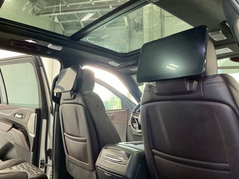 Used 2021 Cadillac Escalade ESV Sport Platinum RWD image 4