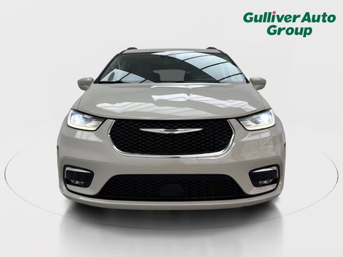 Used 2021 Chrysler Pacifica Touring FWD image 14