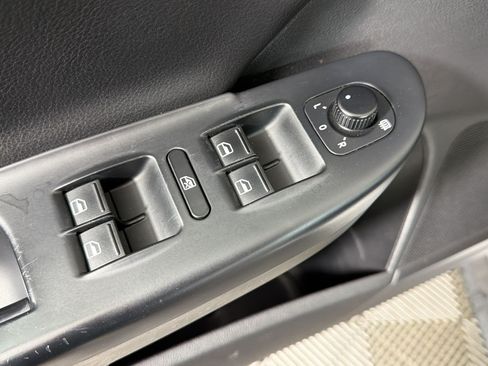 Used 2009 Volkswagen Passat Komfort FWD image 19