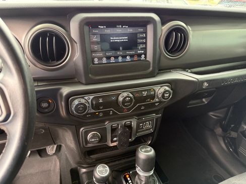 Used 2022 Jeep Wrangler Sport AWD/4WD image 19
