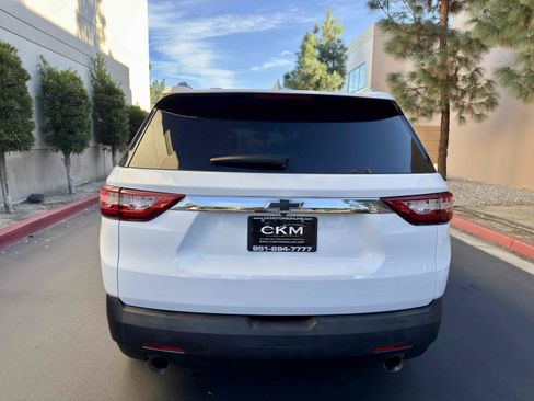 Used 2018 Chevrolet Traverse LT w/ LPO, Black Accent Package FWD image 10