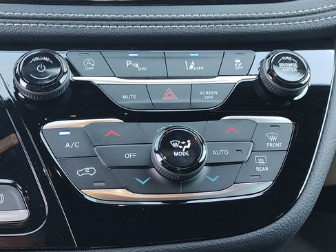 New 2026 Chrysler Pacifica Select image 17