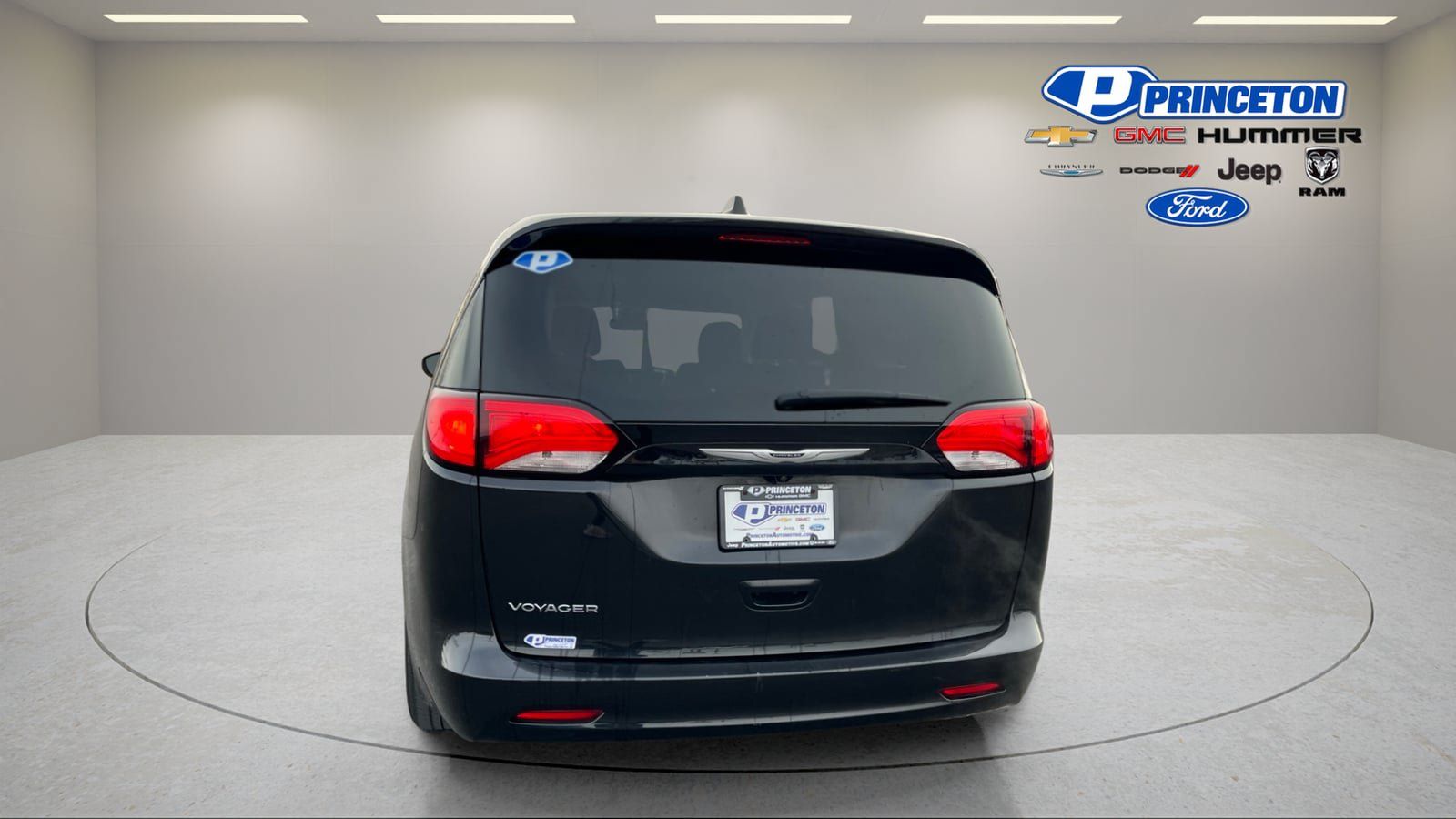 Used 2023 Chrysler Voyager LX FWD image 6