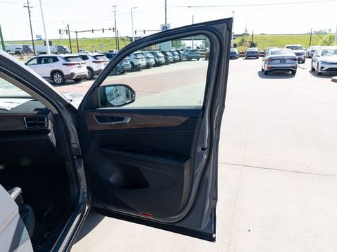 New 2026 Volkswagen Atlas SE image 17