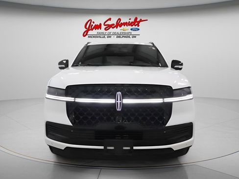 Used 2025 Lincoln Navigator Reserve w/ Jet Appearance Package AWD/4WD image 3