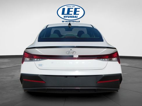 Certified 2025 Hyundai Elantra Sport FWD image 4