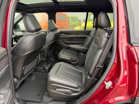 New 2025 Jeep Grand Cherokee L Limited image 10