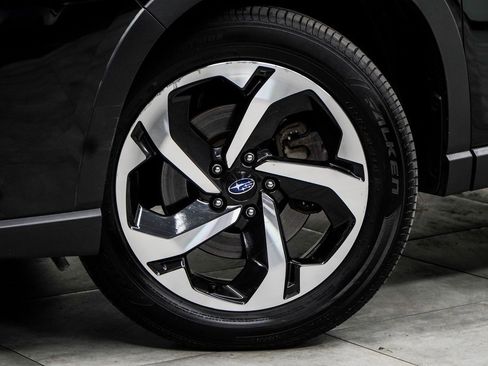 Used 2022 Subaru Forester Touring image 3