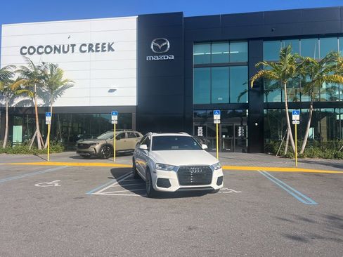 Used 2017 Audi Q3 2.0T Premium Plus w/ Premium Plus Package image 3