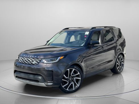 Used 2025 Land Rover Discovery S image 1