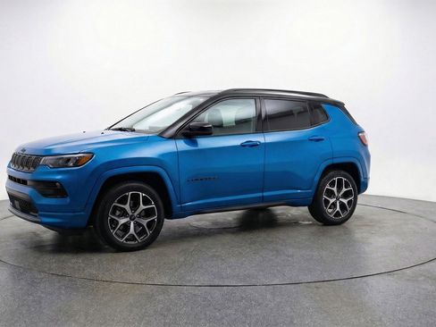 Used 2025 Jeep Compass Limited AWD/4WD image 3