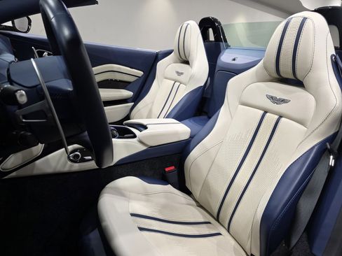 Used 2021 Aston Martin V8 Vantage Roadster image 12