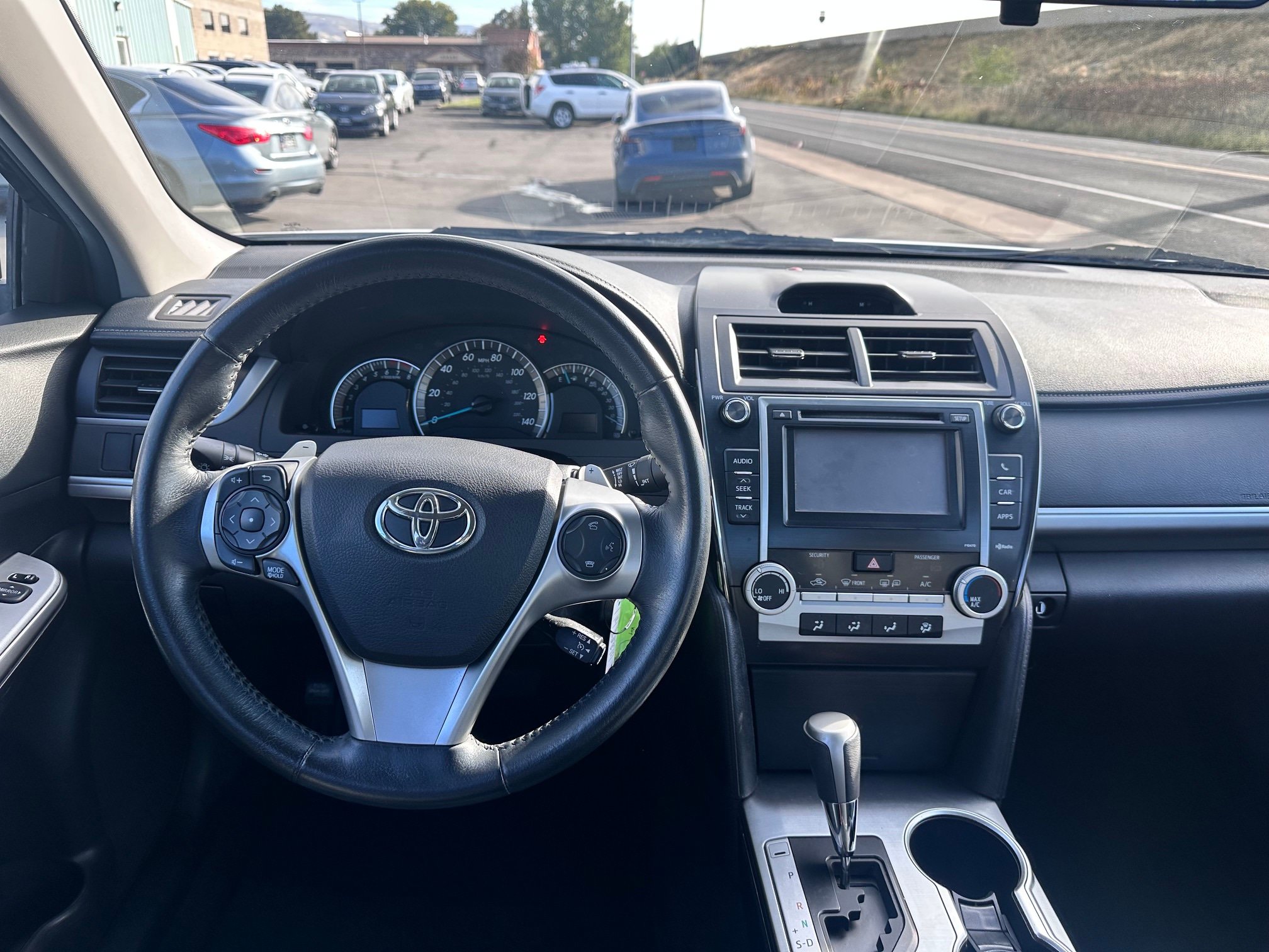 Used 2014 Toyota Camry SE FWD image 7