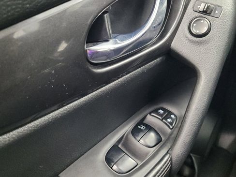 Used 2020 Nissan Rogue SV FWD image 27