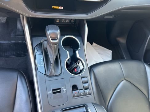 Used 2023 Toyota Highlander XLE image 17