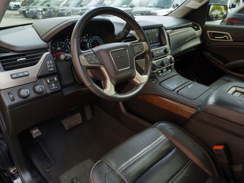 Used 2019 GMC Yukon Denali w/ Denali Ultimate Package AWD/4WD image 11