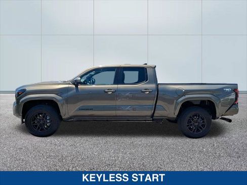 Used 2025 Toyota Tacoma TRD Sport AWD/4WD image 2
