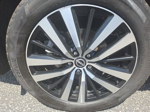 Used 2023 Nissan Pathfinder Platinum w/ Cargo Package image 9