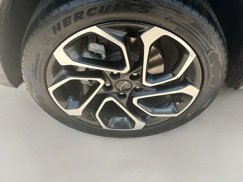 Used 2024 Chevrolet Trax RS w/ Sunroof Package FWD image 29