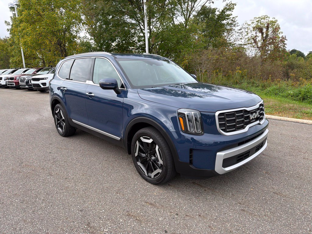 Used 2025 Kia Telluride S FWD image 2