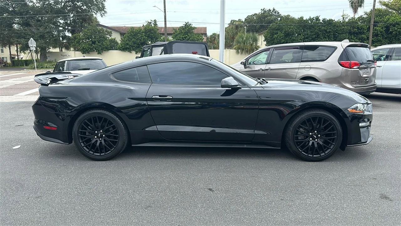 Used 2018 Ford Mustang Coupe RWD image 8