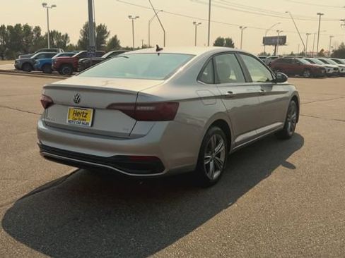 Used 2024 Volkswagen Jetta SE FWD image 8