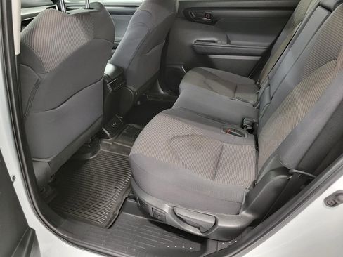 Used 2023 Toyota Highlander L image 22