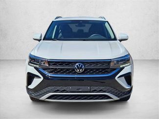 Used 2024 Volkswagen Taos SE video 2