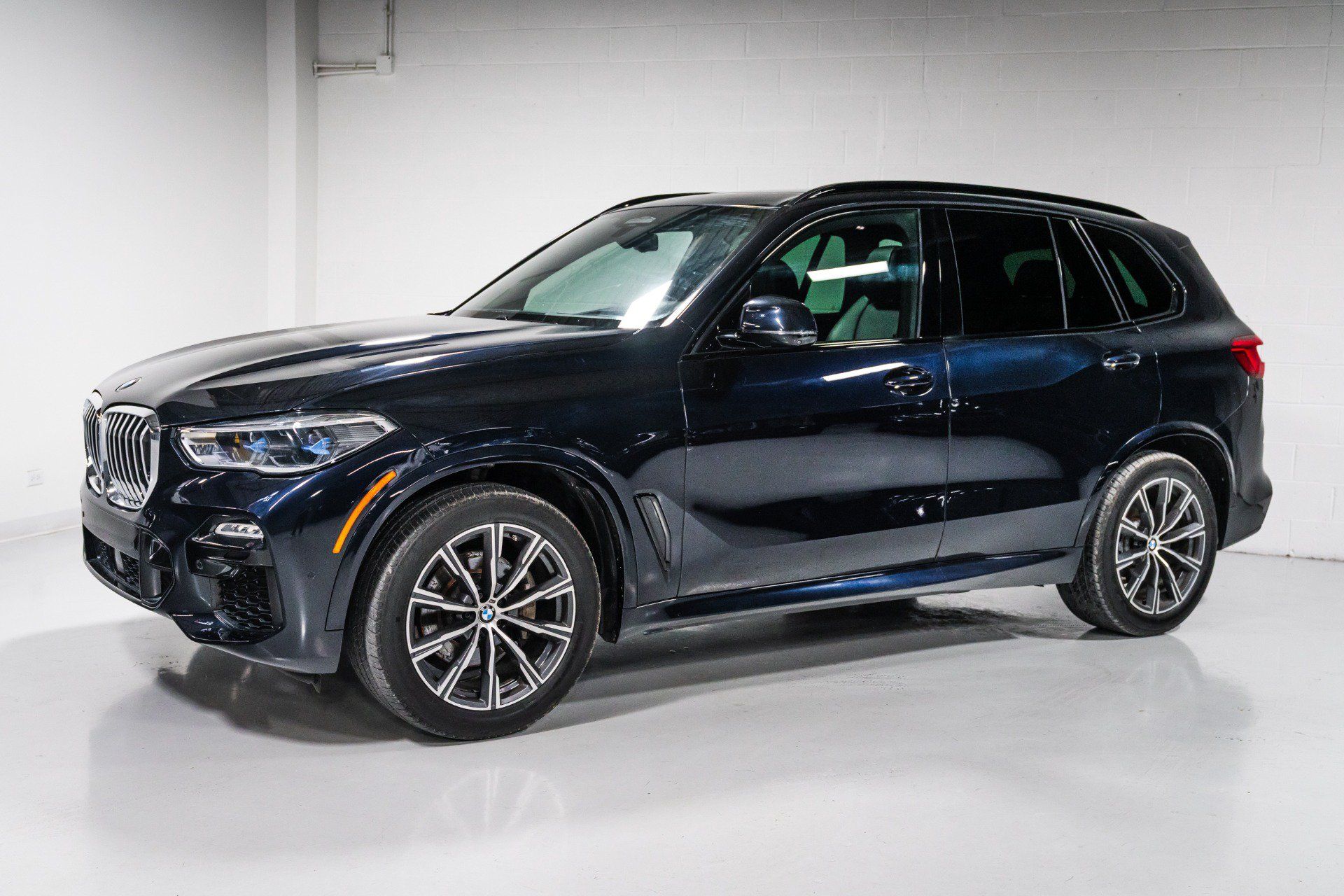 Used 2019 BMW X5 xDrive40i w/ M Sport Package AWD/4WD image 6