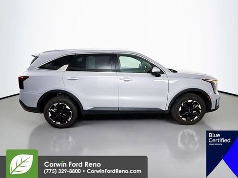 Used 2025 Kia Sorento S image 11