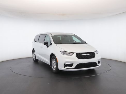 New 2026 Chrysler Pacifica Select image 32