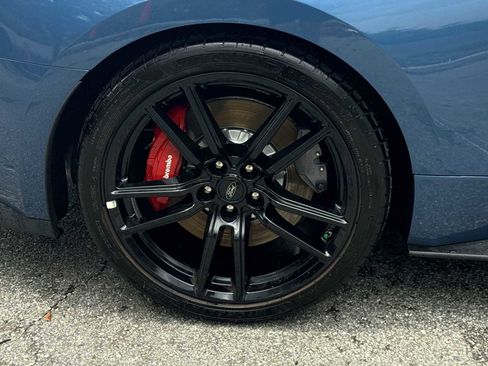 Used 2021 Ford Mustang Shelby GT500 w/ Technology Package RWD image 12